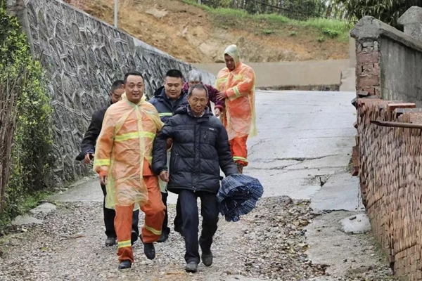 市县联动开展洪涝灾后卫生防疫工作